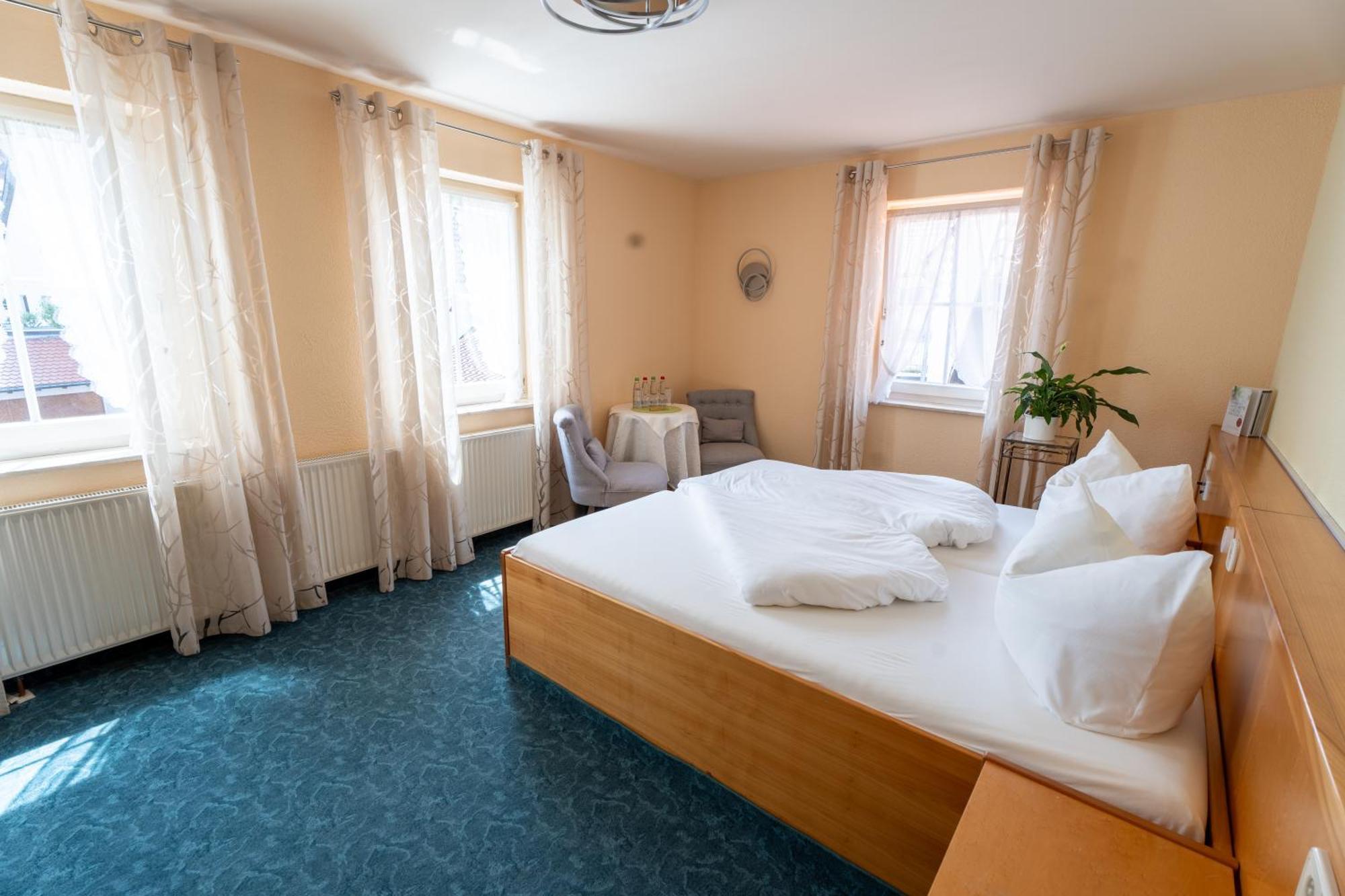 Hotel - Restaurant Traube Neuffen Zewnętrze zdjęcie