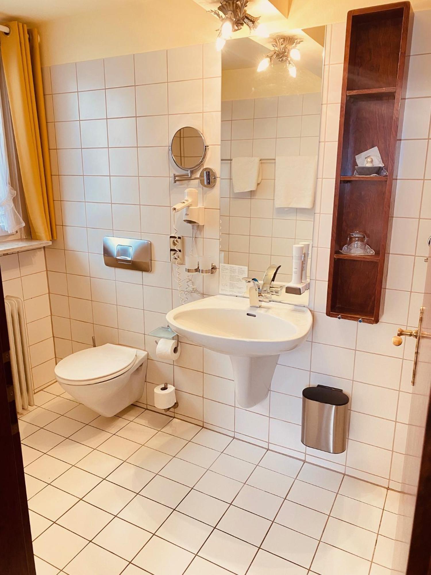Hotel - Restaurant Traube Neuffen Zewnętrze zdjęcie