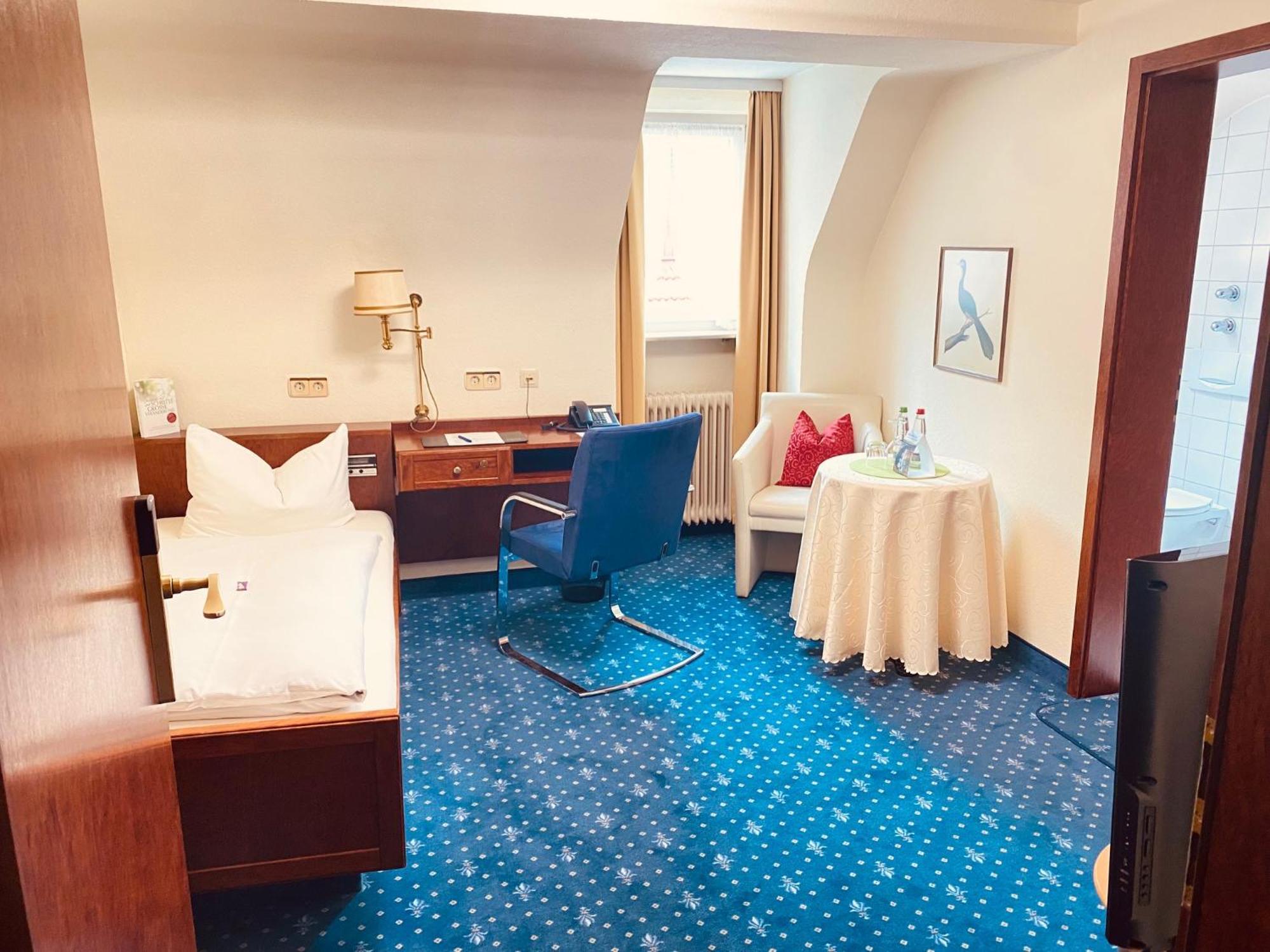 Hotel - Restaurant Traube Neuffen Zewnętrze zdjęcie